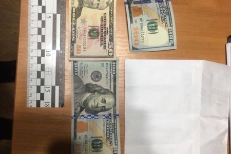Чиновники Государственной исполнительной службы вымогали тысячу долларов за снятие ареста с автомобиля (фото, видео)