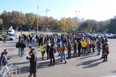 Протестующих против карантина выходного дня предпринимателей поддержал мэр Одессы (фото)