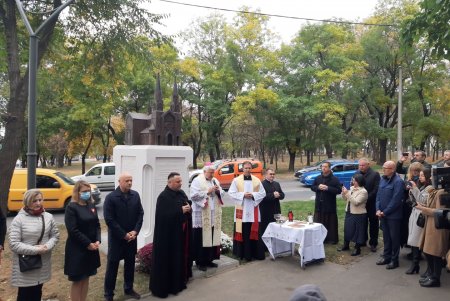 На месте римско-католического храма в Малиновском районе открыли памятный знак (фото)