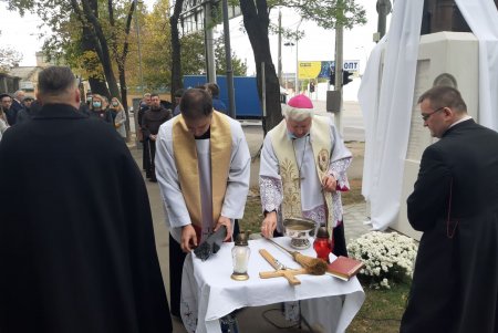На месте римско-католического храма в Малиновском районе открыли памятный знак (фото)