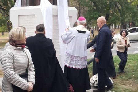 На месте римско-католического храма в Малиновском районе открыли памятный знак (фото)