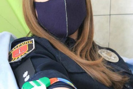 Патрульные стали донорами крови для маленьких пациентов в областной детской больнице (фото)