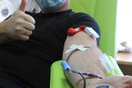 Патрульные стали донорами крови для маленьких пациентов в областной детской больнице (фото)