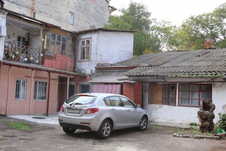 Покровский – один из самых зеленых переулков в Одессе (фоторепортаж)