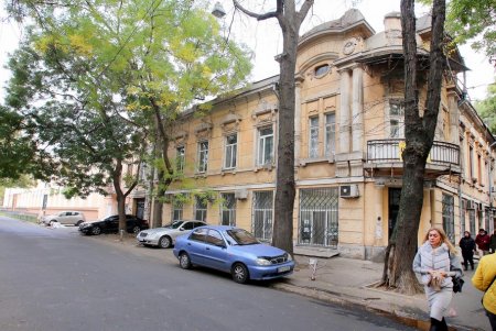 Покровский – один из самых зеленых переулков в Одессе (фоторепортаж)