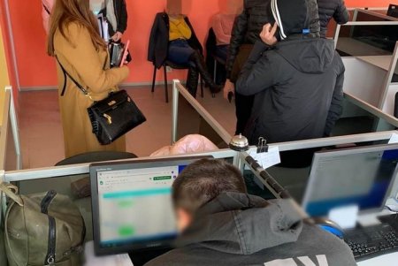 В Одессе разоблачили мошеннический call-центр, который выводил деньги со счетов украинцев и иностранцев (фото, видео)