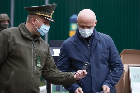 Мэр Одессы Геннадий Труханов вручил пограничникам спецтехнику для охраны государственной границы (фото)