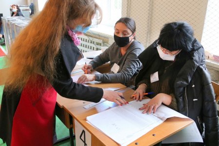 В Одессе проходит второй тур выборов городского головы (фоторепортаж)