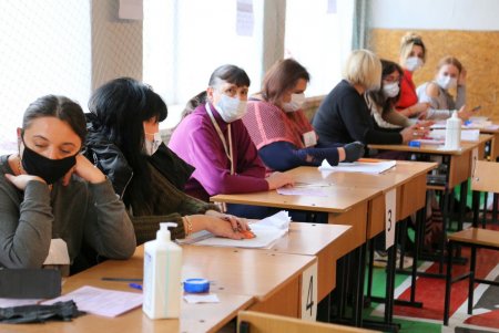 В Одессе проходит второй тур выборов городского головы (фоторепортаж)