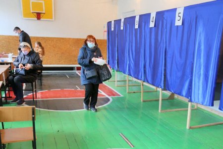 В Одессе проходит второй тур выборов городского головы (фоторепортаж)