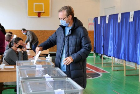 В Одессе проходит второй тур выборов городского головы (фоторепортаж)
