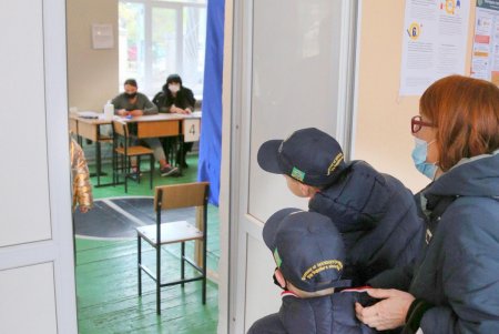 В Одессе проходит второй тур выборов городского головы (фоторепортаж)