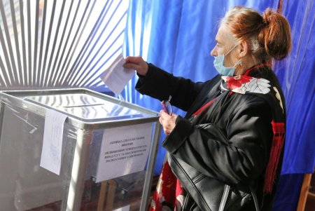 В Одессе проходит второй тур выборов городского головы (фоторепортаж)
