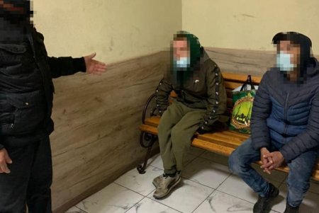 В центре Одессы двое мужчин украли у иностранца мобильный телефон (фото)