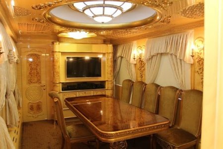 Во время карантина можно путешествовать в вагоне VIP-уровня (фото)