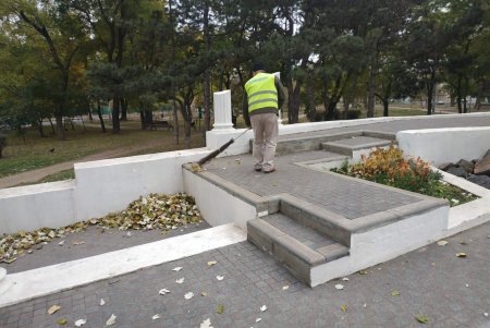 Бювет и памятники в Киевском районе привели в порядок (фото)