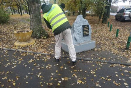 В Малиновском районе коммунальщики привели в порядок бюветы, памятники и фонтаны (фото)