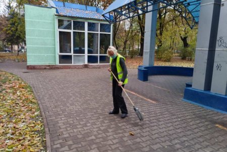 В Малиновском районе коммунальщики привели в порядок бюветы, памятники и фонтаны (фото)