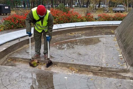 В Малиновском районе коммунальщики привели в порядок бюветы, памятники и фонтаны (фото)