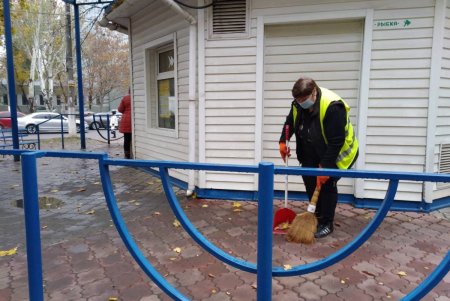 В Малиновском районе коммунальщики привели в порядок бюветы, памятники и фонтаны (фото)