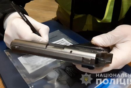 Пассажир одесского такси, угрожая ножом, вытолкнул водителя из машины и угнал ее (фото, видео)