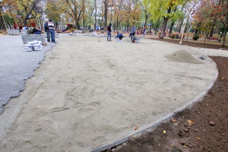 Сквер Мечникова капитально ремонтируют (фоторепортаж)