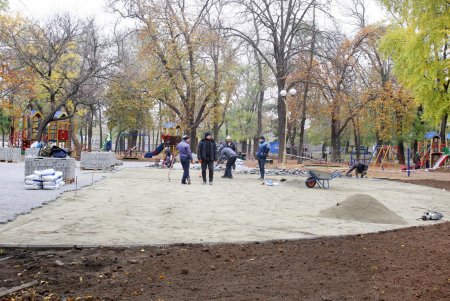 Сквер Мечникова капитально ремонтируют (фоторепортаж)