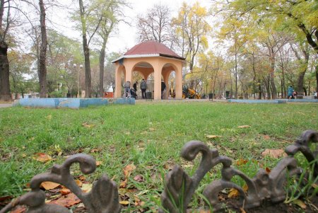 Сквер Мечникова капитально ремонтируют (фоторепортаж)