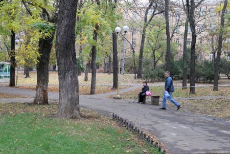 Сквер Мечникова капитально ремонтируют (фоторепортаж)