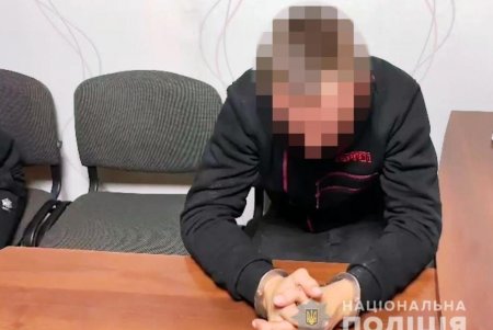 В Одессе четверо пьяных мужчин напали на полицейского и его брата — избили, украли личные вещи и оружие: правонарушители уже задержаны (фото, видео) 