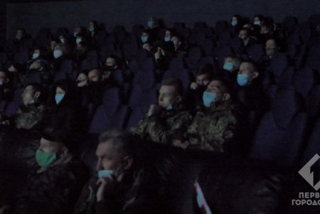 «Мать апостолов»: на допремьерный показ в Одессе пригласили ветеранов АТО и ООС (фото)