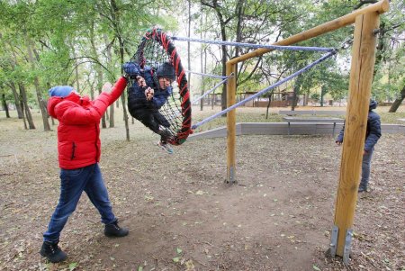 Детская площадка из экологичных материалов в парке Шевченко (фоторепортаж)