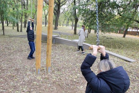 Детская площадка из экологичных материалов в парке Шевченко (фоторепортаж)