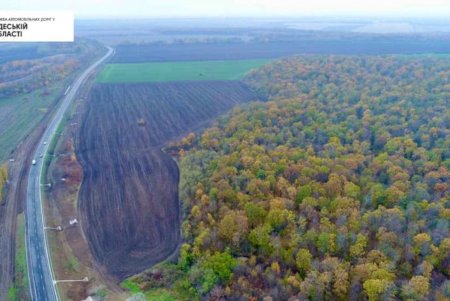 Дорожники отремонтировали участок трассы между Балтой и Подольском (фото)