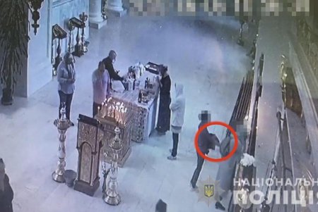 Крала телефоны в магазинах, больницах и даже в церквях: правоохранители задержали подозреваемую (фото, видео)