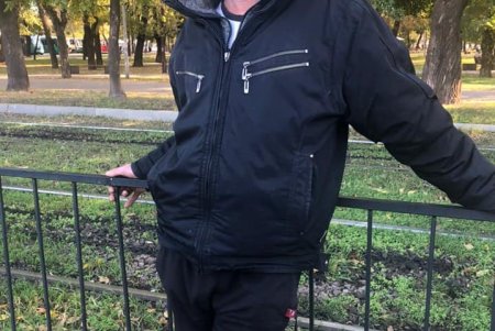 На Привокзальной площади мужчина поймал вора возле своего авто