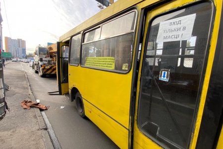 Автокран въехал в маршрутку на Среднефонтанской: пострадали пассажиры (фото, видео, обновлено)