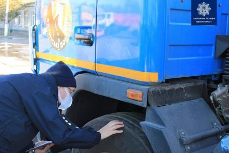 Спецтехнику одесских коммунальщиков проверили патрульные: вся она готова к зиме (фото)