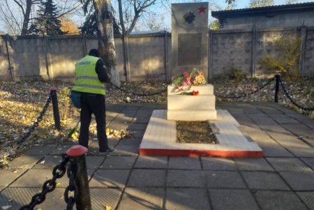 Коммунальщики привели в порядок девять бюветов, фонтанов и памятников в Малиновском районе (фото)