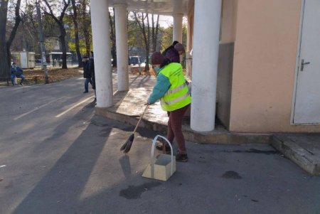 Коммунальщики привели в порядок девять бюветов, фонтанов и памятников в Малиновском районе (фото)