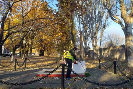 Коммунальщики привели в порядок девять бюветов, фонтанов и памятников в Малиновском районе (фото)