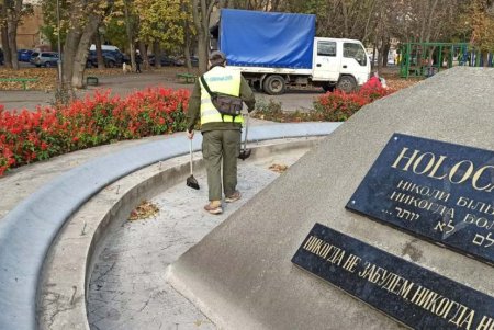 Коммунальщики привели в порядок девять бюветов, фонтанов и памятников в Малиновском районе (фото)