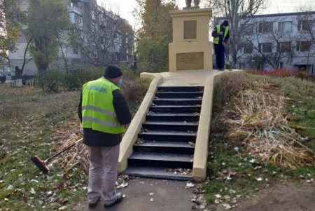 Коммунальщики привели в порядок девять бюветов, фонтанов и памятников в Малиновском районе (фото)