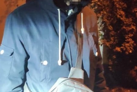 Патрульные за сутки остановили двоих мужчин с наркотиками: один прятал их в кармане, другой - в сумке (фото)
