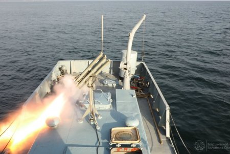 В Одессе военные моряки тренировались в управлении группами судов и обороне кораблей по стандартам НАТО (фото)