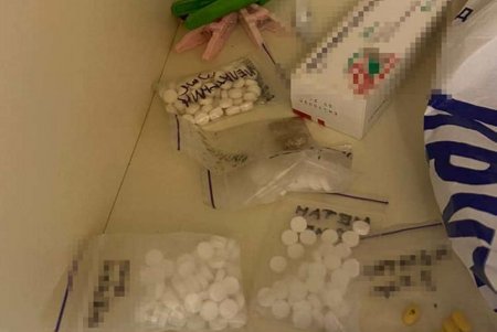 Патрульные поехали урегулировать бытовой конфликт, а обнаружили наркотики (фото)