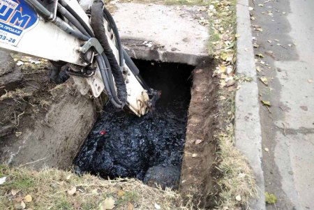 Одесские коммунальщики очистили городские системы сброса сточных вод (фото)