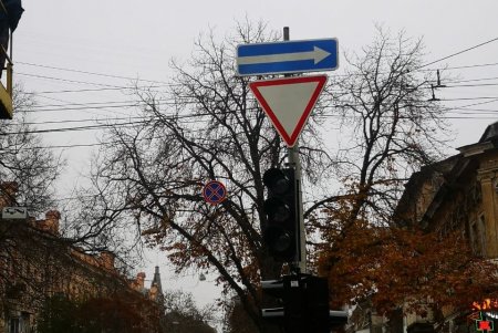 На перекрестке улиц Екатерининская и Большая Арнаутская восстановили светофор