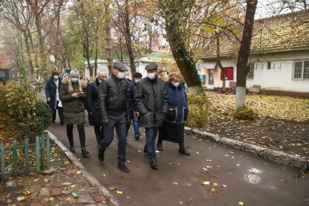 Мэр Одессы и глава ОГА посетили с проверкой медучреждения, в которых в ближайшее время развернут дополнительные места для больных COVID-19 (фото)