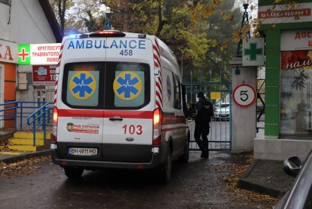 Мэр Одессы и глава ОГА посетили с проверкой медучреждения, в которых в ближайшее время развернут дополнительные места для больных COVID-19 (фото)
